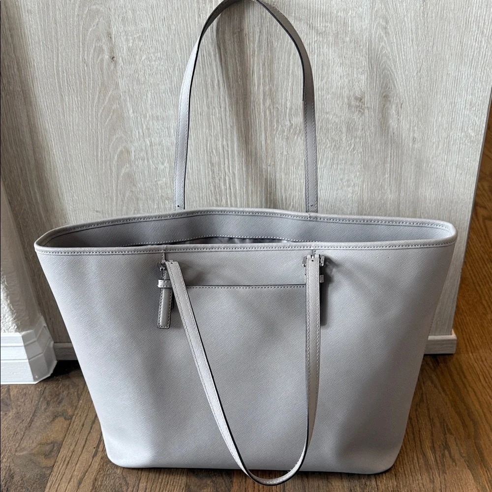 Michael Kors Saffiano Leather Jet Set Light Gray Bag Padded Laptop Closure